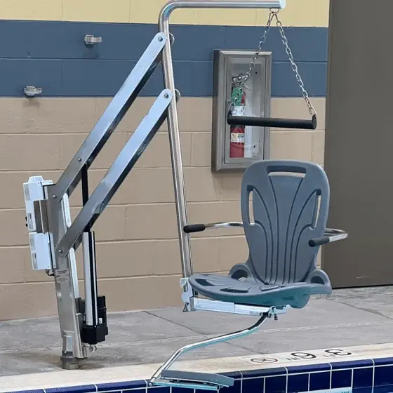 Commercial pool lift